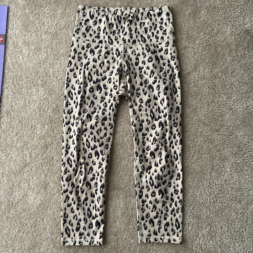 Old Navy S High Waisted Leopard Legging Capri